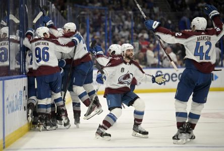 L’Avalanche triomphe en prolongation et est à une victoire de la Coupe Stanley