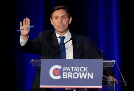 Brown demande une enquête sur de possibles manœuvres «trompeuses» de Poilievre