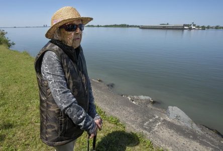 Des Québécois demandent à Ottawa d’agir contre l’érosion causé par le trafic maritime