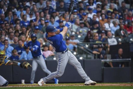 Alejandro Kirk frappe un autre circuit et les Blue Jays écrasent les Brewers 9-4