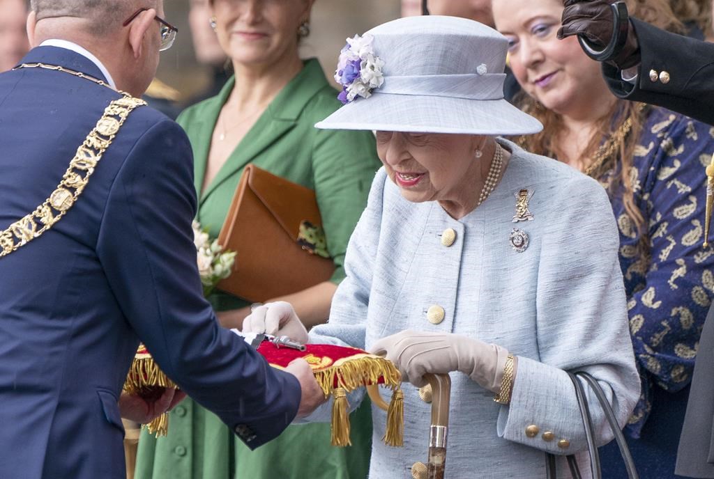 Sondage: 56 % des Canadiens sont opposés au serment d’allégeance à la reine