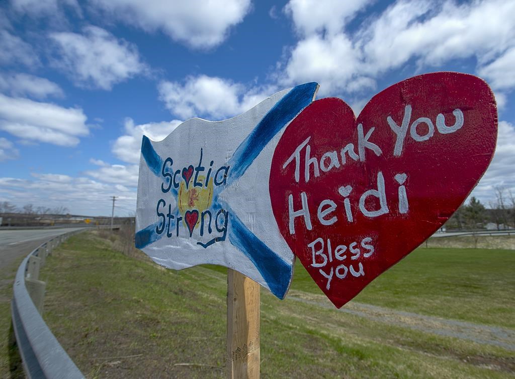 Massacre en N.-É.: une cérémonie commémorative pour l’officière Heidi Stevenson