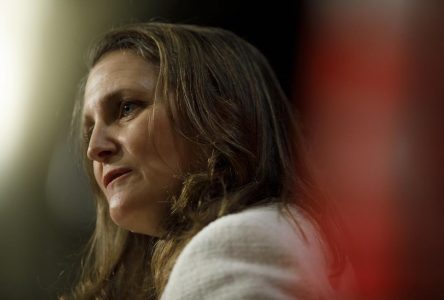 Ukraine: des manifestants interrompent un discours de Chrystia Freeland à Montréal