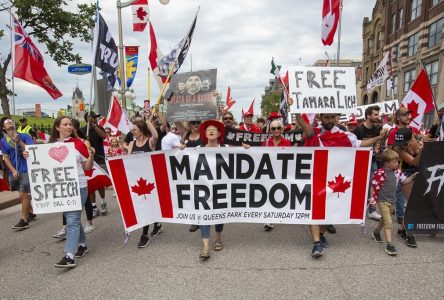 Le centre-ville d’Ottawa festif pour la fête du Canada, en présence de manifestants