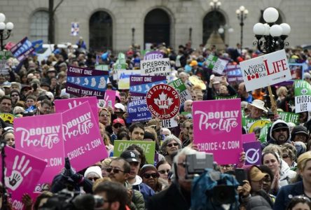 Des employeurs appelés à aider les travailleuses à venir au Canada pour avorter