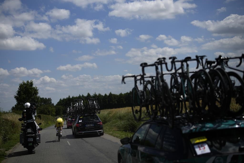 Wout van Aert gagne la 4e étape et accroît son avance en tête; Houle 24e