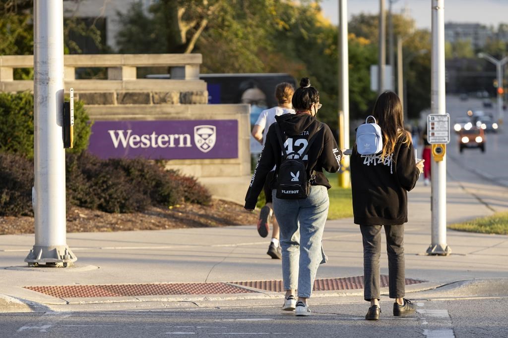 Les diplômées étaient plus susceptibles de recevoir la PCU, selon une étude