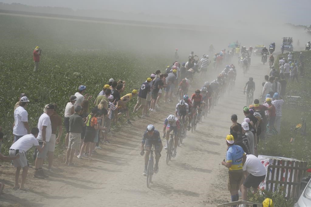 Clarke gagne la 5e étape du Tour de France, mais van Aert conserve le maillot jaune