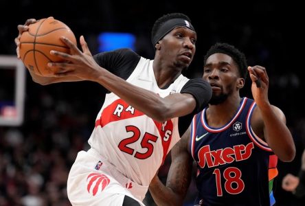 Les Raptors de Toronto gardent le Montréalais Chris Boucher dans leurs rangs