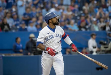 Hernandez et Guerrero aident Toronto à gagner 8-2; débuts victorieux pour Schneider