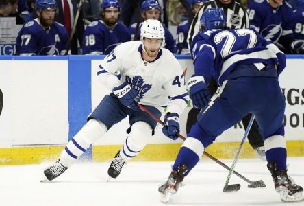 Les Maple Leafs prolongent d’une saison le contrat de Pierre Engvall