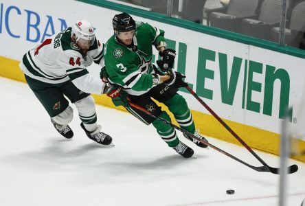 Le défenseur John Klingberg accepte une offre d’une saison des Ducks d’Anaheim