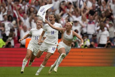 Les Anglaises battent l’Allemagne 2-1 et sont couronnées à l’Euro 2022