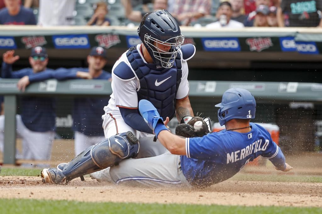 Une décision renversée en 10e manche permet aux Blue Jays de battre les Twins