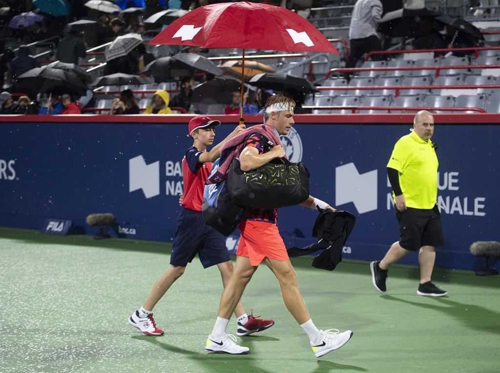 La pluie joue les trouble-fêtes pour les débuts de Shapovalov à Montréal