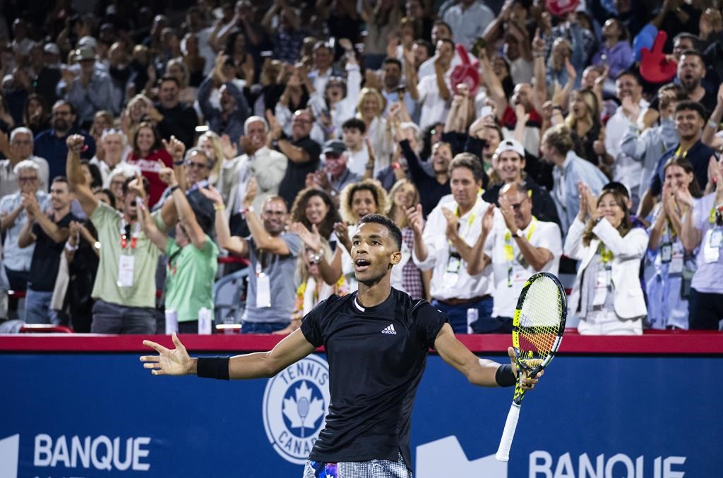 Le Québécois Félix Auger-Aliassime passe au troisième tour à Montréal