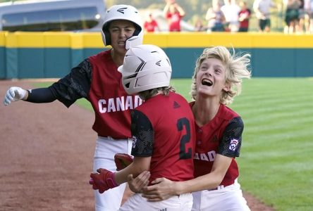 Le Canada blanchit le Japon 6-0 à la Série mondiale des Petites ligues