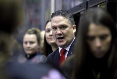 Hockey féminin: Troy Ryan dirigera l’équipe canadienne jusqu’en 2026