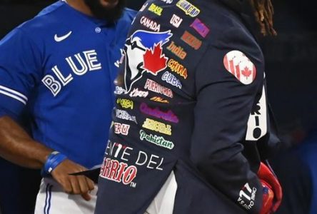 Teoscar Hernandez cogne un circuit et offre la victoire aux Blue Jays face aux Cubs