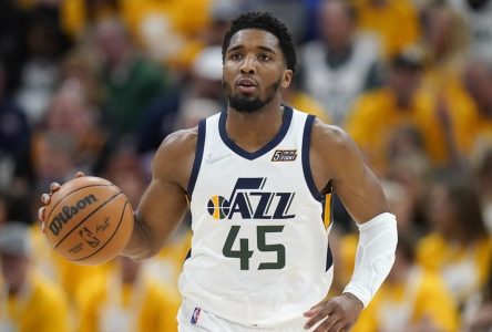 Le garde étoile Donovan Mitchell passe aux Cavaliers de Cleveland – AP