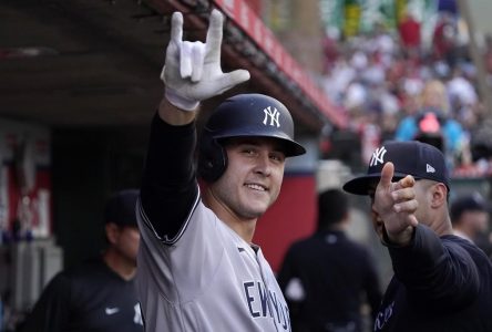 De retour au jeu, Rizzo cogne un circuit dans un gain de 12-8 des Yankees à Milwaukee