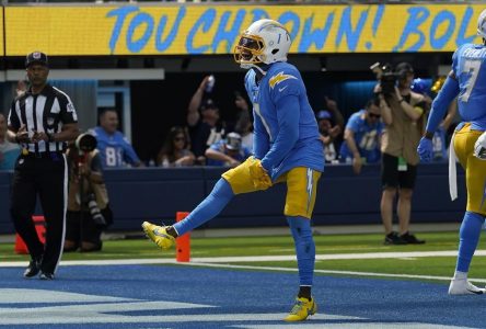 Justin Herbert lance trois passes de touché et les Chargers ont raison des Raiders