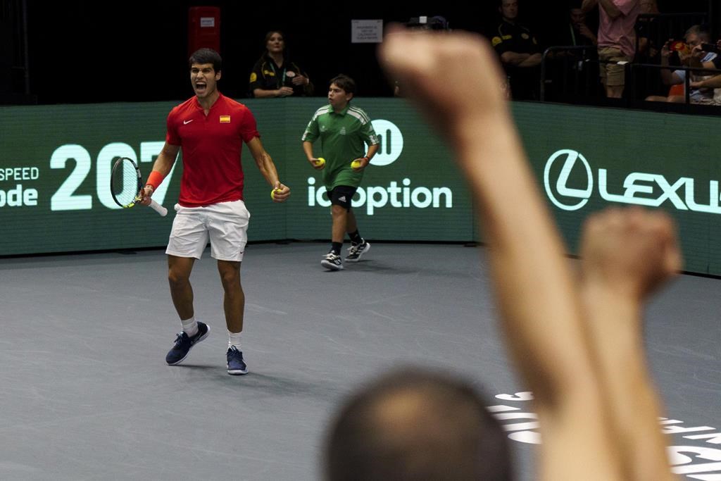 Carlos Alcaraz expédie l’Espagne en quarts de finale de la Coupe Davis