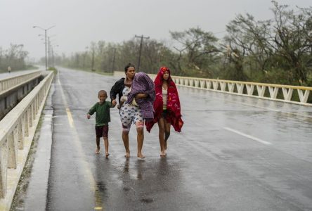 L’ouragan Ian frappe Cuba, la Floride se prépare à son arrivée
