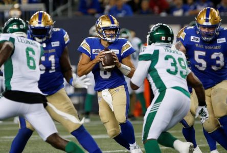 Collaros lance quatre passes de touché et les Blue Bombers dominent les Roughriders