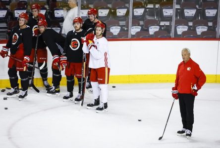 Les Flames prolongent le contrat de l’entraîneur-chef Darryl Sutter