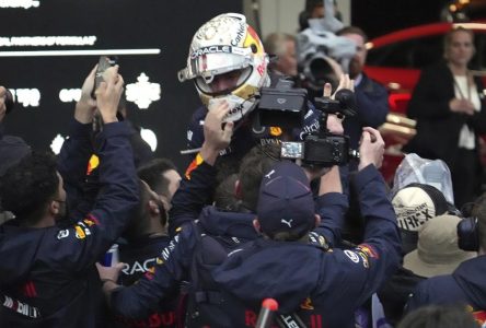 F1: Verstappen triomphe sous la pluie au Japon et gagne un 2e championnat d’affilée