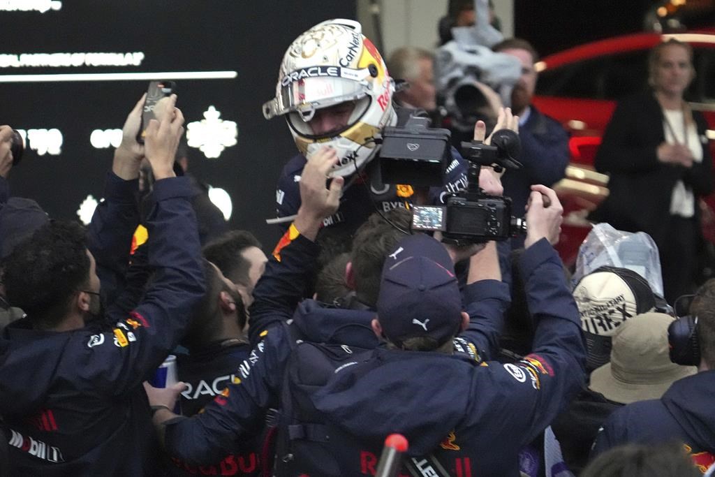 F1: Verstappen triomphe sous la pluie au Japon et gagne un 2e championnat d’affilée