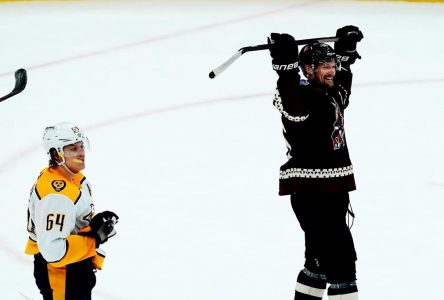 Après un essai professionnel, le défenseur Anton Stralman signe avec les Bruins