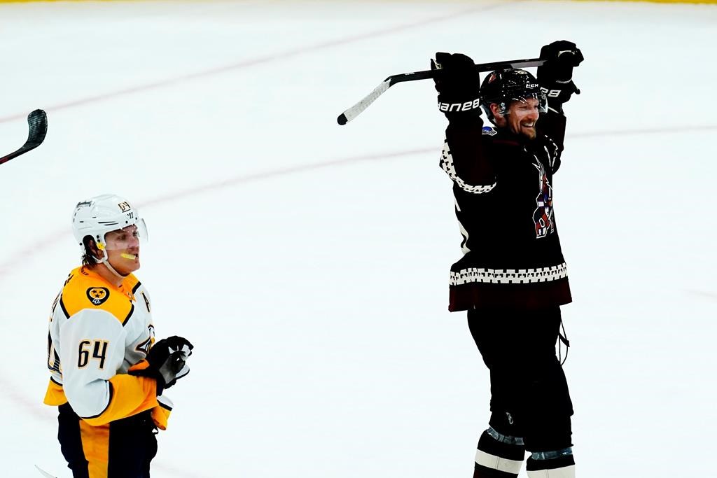 Après un essai professionnel, le défenseur Anton Stralman signe avec les Bruins