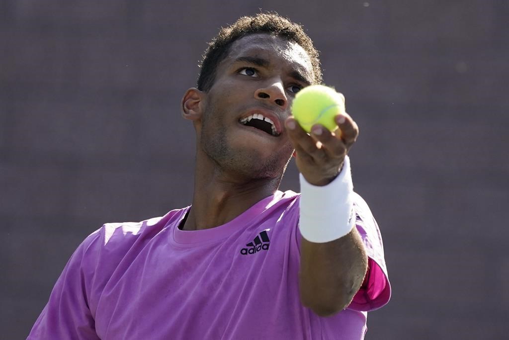 Auger-Aliassime défait facilement Nakashima et accède aux demi-finales à Florence