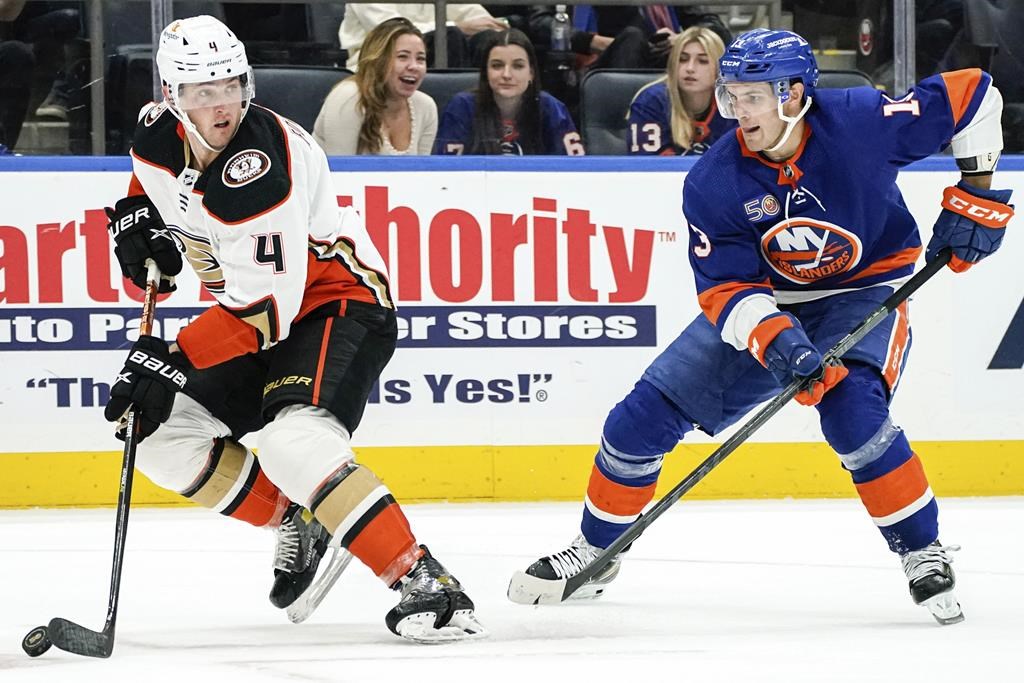 Mayfield et Salo marquent deux buts alors que les Islanders corrigent les Ducks 7-1