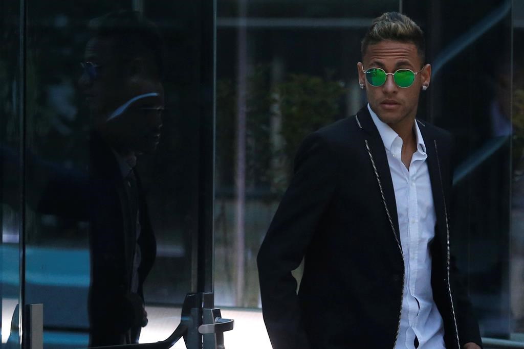 Neymar fera face à un procès en lien avec son transfert au Barcelone FC