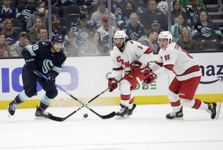 Svechnikov marque deux buts dans une victoire de 5-1 des Hurricanes contre le Kraken