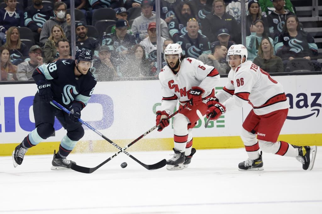 Svechnikov marque deux buts dans une victoire de 5-1 des Hurricanes contre le Kraken