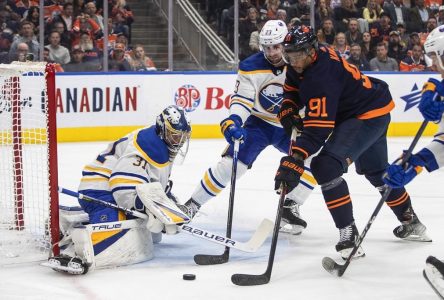 Le gardien des Sabres Eric Comrie vole la vedette contre les Oilers