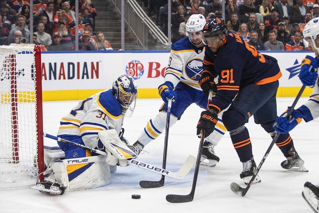 Le gardien des Sabres Eric Comrie vole la vedette contre les Oilers