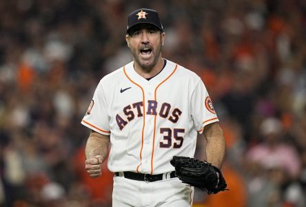 Verlander retire 11 frappeurs sur des prises et les Astros défont les Yankees 4-2