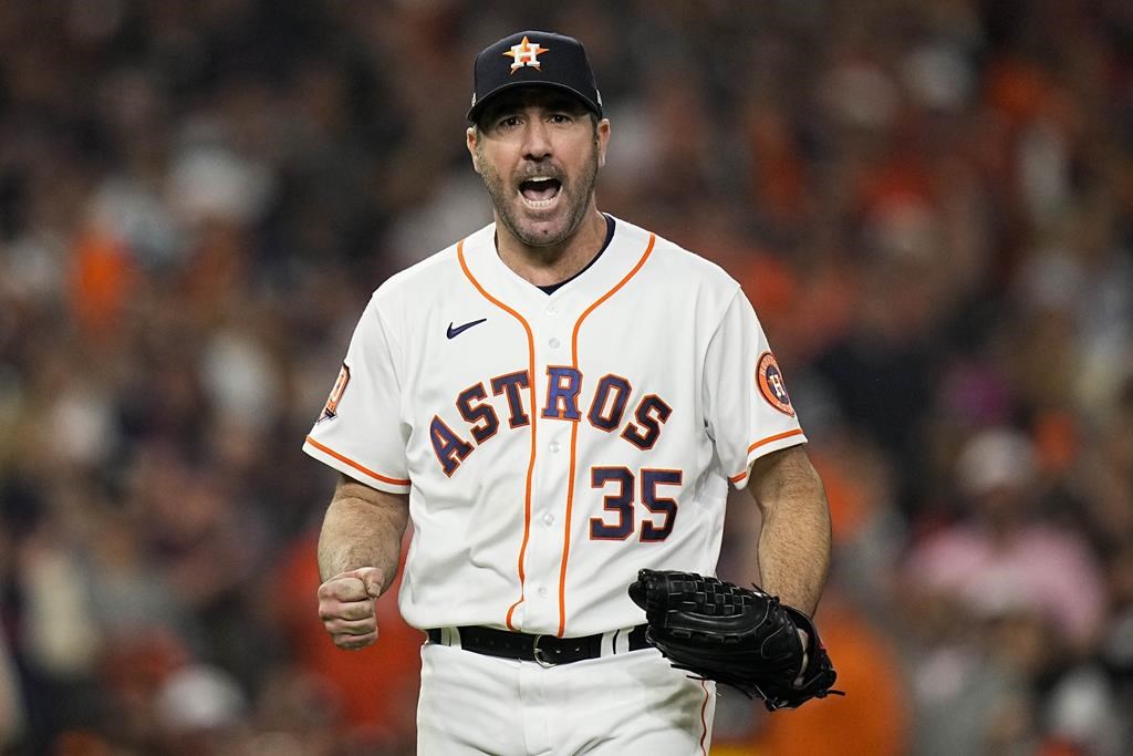 Verlander retire 11 frappeurs sur des prises et les Astros défont les Yankees 4-2