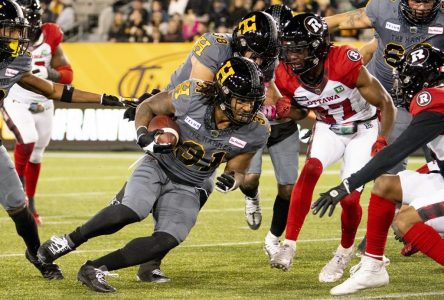 Les Tiger-Cats l’emportent 30-27 contre le Rouge et Noir grâce à Seth Small