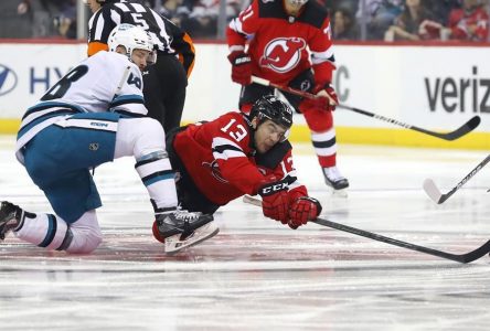 Le New Jersey gagne un troisième match de suite, 2-1 contre les Sharks