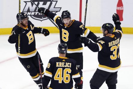 Hall donne la victoire aux Bruins en prolongation contre le Wild, 4-3