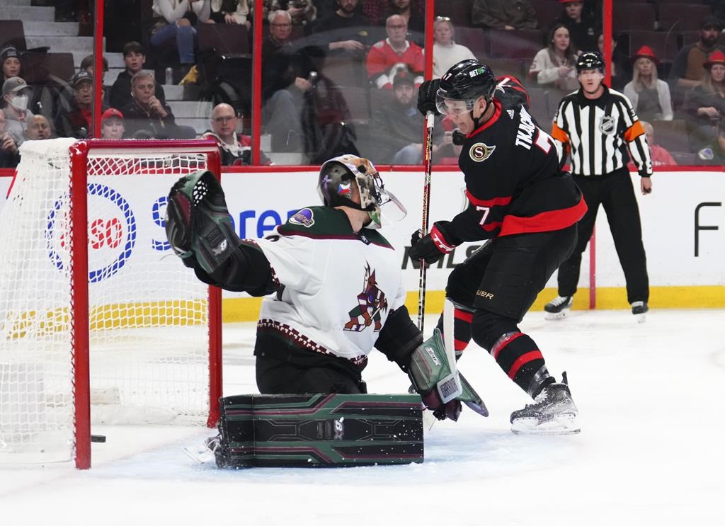 Brady Tkachuk marque deux buts et les Sénateurs écrasent les Coyotes 6-2