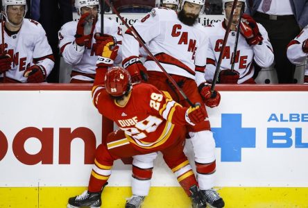 Tyler Toffoli marque en prolongation et les Flames défont les Hurricanes 3-2