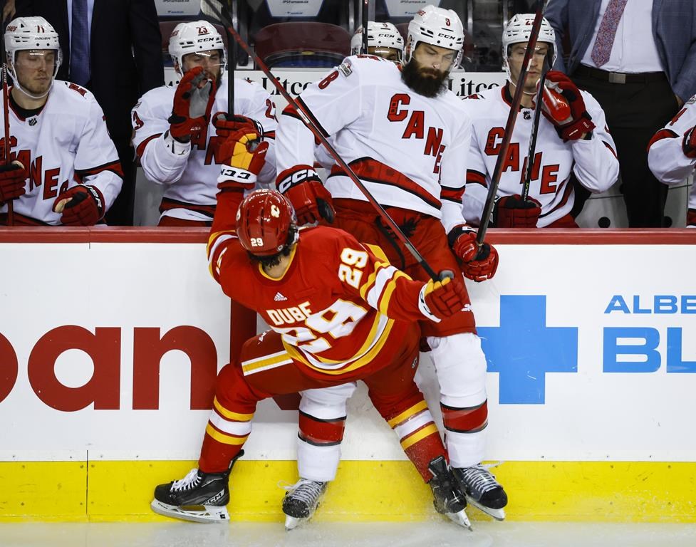 Tyler Toffoli marque en prolongation et les Flames défont les Hurricanes 3-2