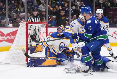 Les Canucks s’inclinent 5-1 contre les Sabres et perdent une autre partie